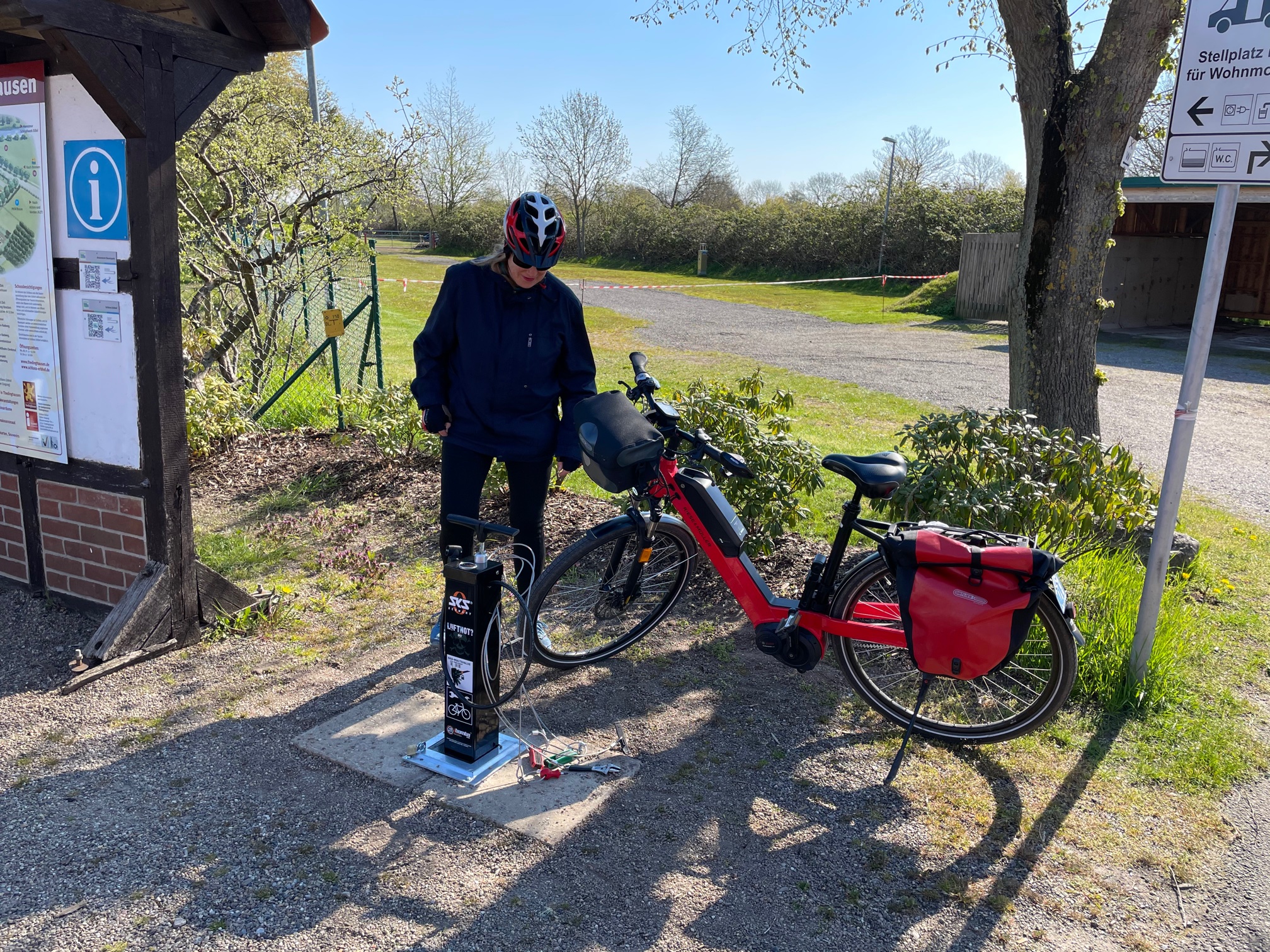 Fahrradservicestation am Schloss Erbhof installiert