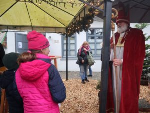 Weihnachtsmarkt Daverden @ vor der Kirche und dem Küsterhaus